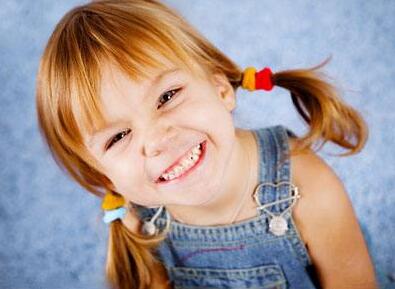 What Do Little girl smiles at me Symbolize in Dreams and How to Interpret the Meaning