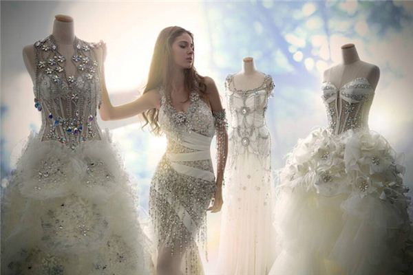 The meaning and symbol of White wedding dress in dream