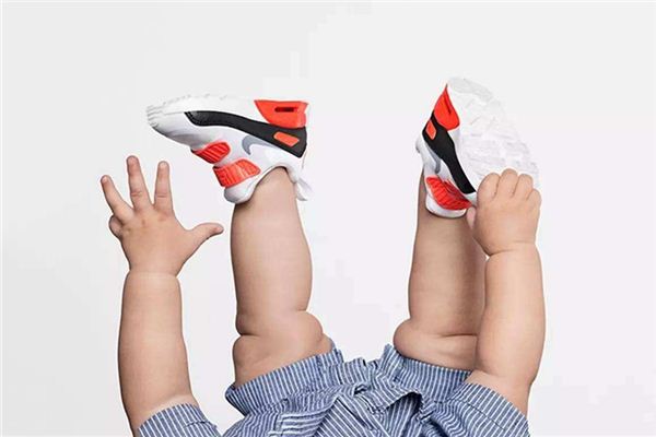 The meaning and symbol of Buy shoes for kids in dream
