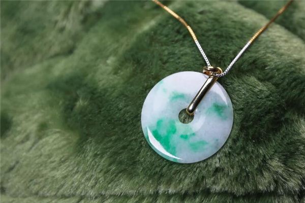 The meaning and symbol of Jade pendant in dream