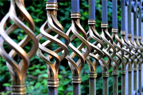The meaning and symbol of Fence in dream