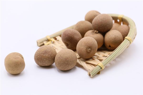 The meaning and symbol of Picking Longan Fruit in dream
