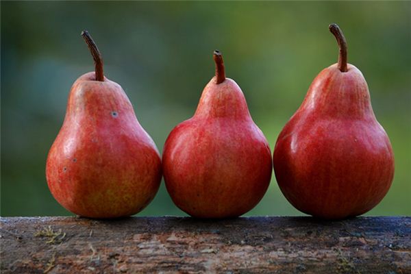 The meaning and symbol of pick pears in dream