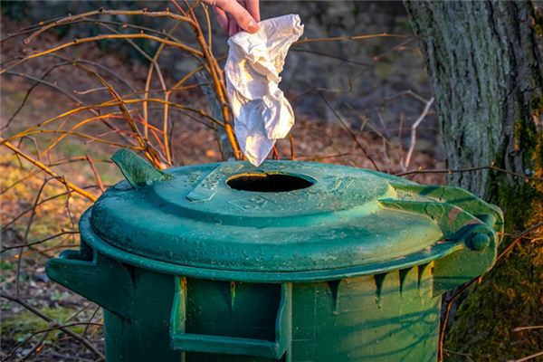 The meaning and symbol of Take out the garbage in dream