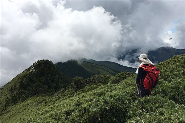 What is the meaning and symbol of climbing by yourself in the dream?