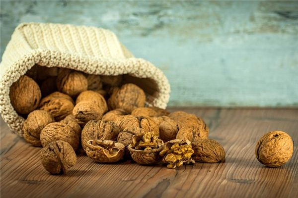 What is the meaning and symbol of buying walnuts in a dream?