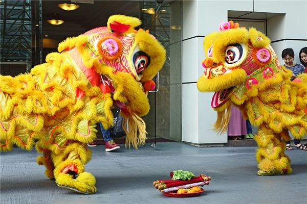 What is the meaning and symbol of the lion dance in the dream?