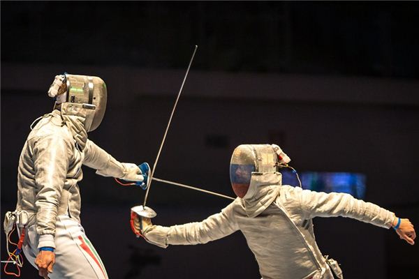 What is the meaning and symbol of fencing in the dream?