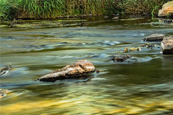 What is the meaning and symbol of crossing the river in the dream?