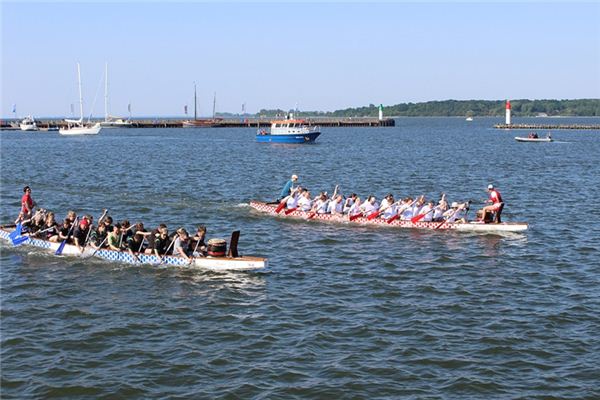 What is the meaning and symbol of the dragon boat in the dream?