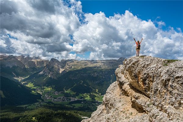 What is the meaning and symbol of mountain climbing in the dream?