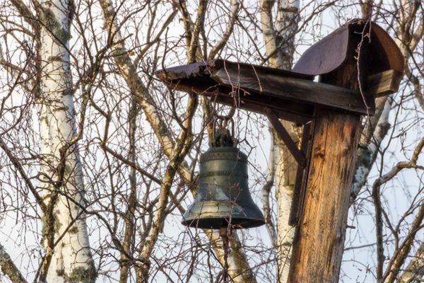 What is the meaning and symbol of ringing the bell in the dream?