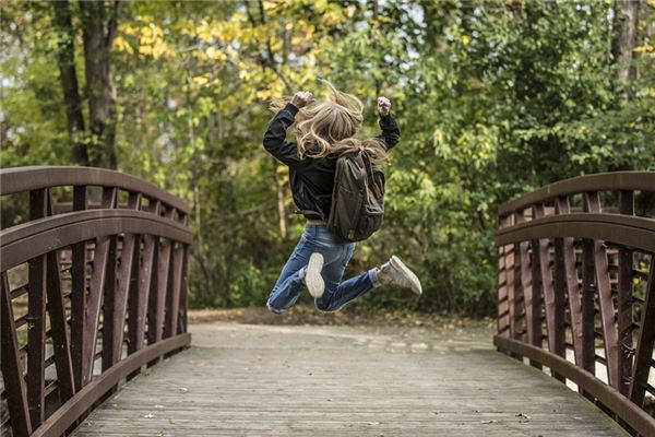 What is the meaning and symbol of jumping in a dream?