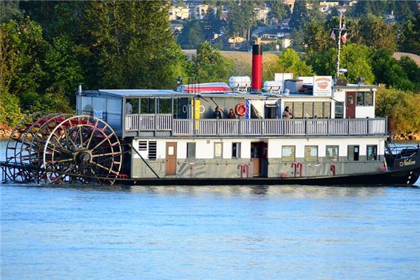 What is the meaning and symbolism of sleeping on a boat in a dream?