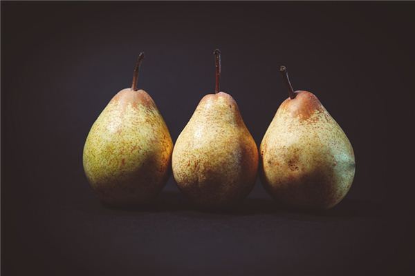 The meaning and symbol of buying pears in dreams