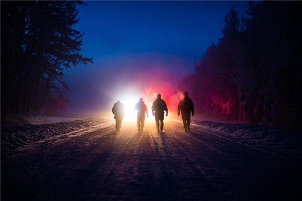 The meaning and symbol of walking at night in dreams