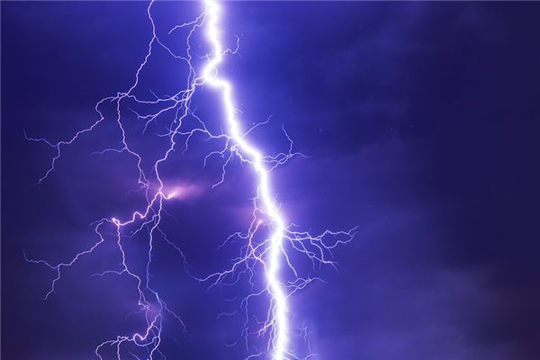 The meaning and symbol of lightning strikes in dreams