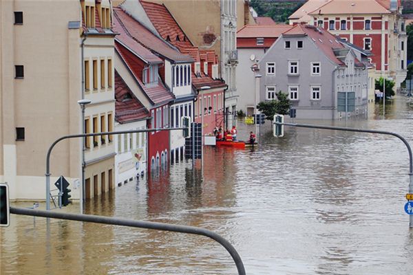 The meaning and symbol of a flooded house in a dream