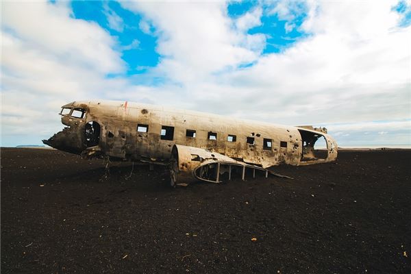 The meaning and symbol of the plane falling and hitting a person in a dream