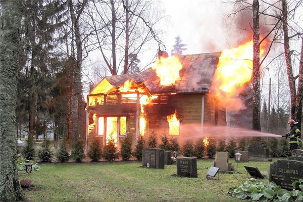 The meaning and symbol of the house burned in half in the dream