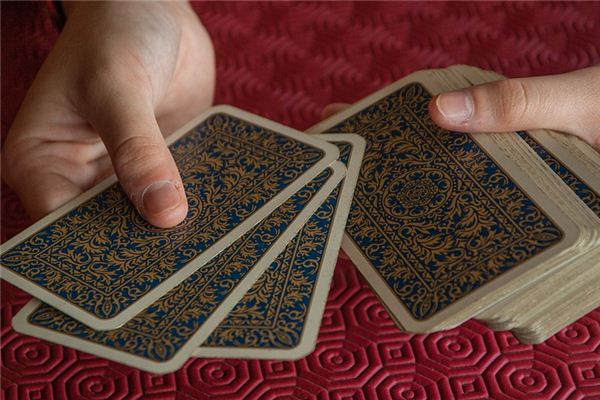 The meaning and symbol of playing cards in dreams