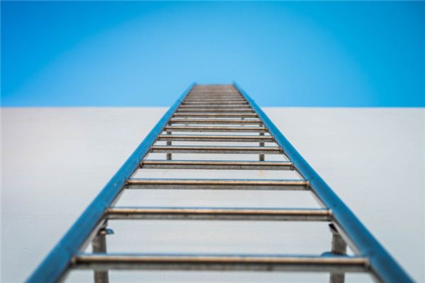 The meaning and symbol of climbing the ladder in dreams