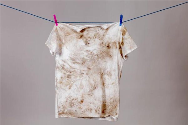 The meaning and symbol of soiled clothes in dreams