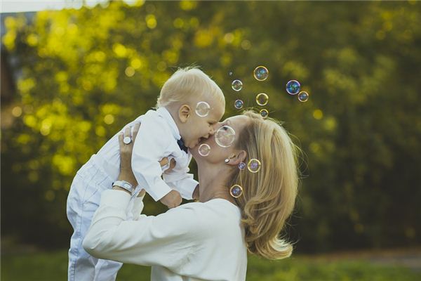 The meaning and symbol of hitting a child in dreams