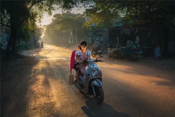 The meaning and symbol of food delivery in dreams