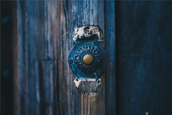 The meaning and symbol of ringing the doorbell in dreams