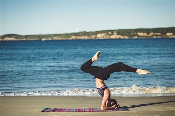 Dreaming about the meaning and symbol of keeping balance