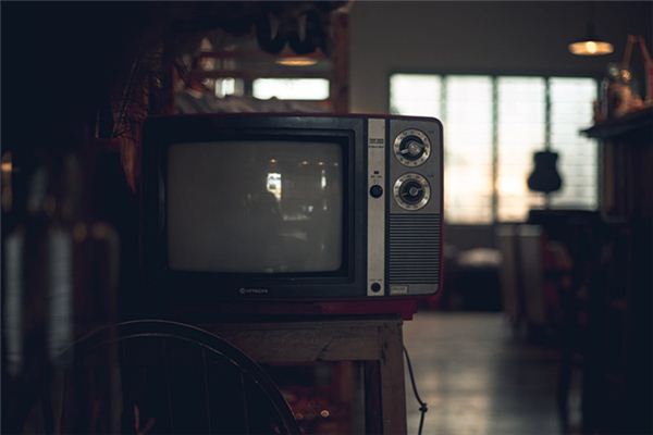 The meaning and symbol of watching TV in dreams