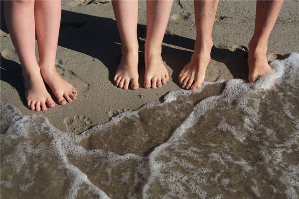 The meaning and symbol of bare feet in dreams