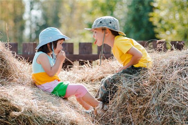 The meaning and symbol of quarreling with relatives in dreams