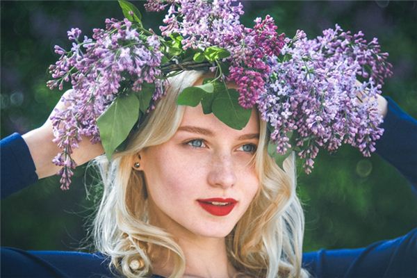 The meaning and symbol of wearing a wreath in dreams