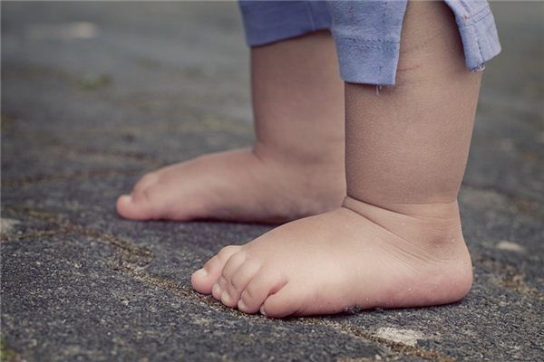 The meaning and symbol of playing barefoot in dreams