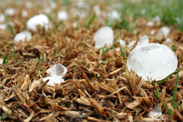 The meaning and symbol of hail in dreams