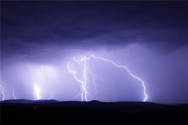 The meaning and symbol of thunderstorm in dreams