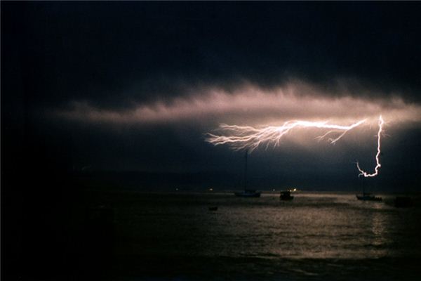 The meaning and symbol of being struck by lightning in a dream