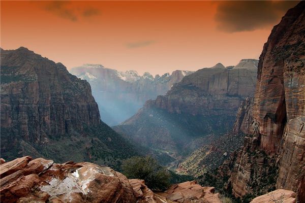 The meaning and symbol of the canyon in the dream