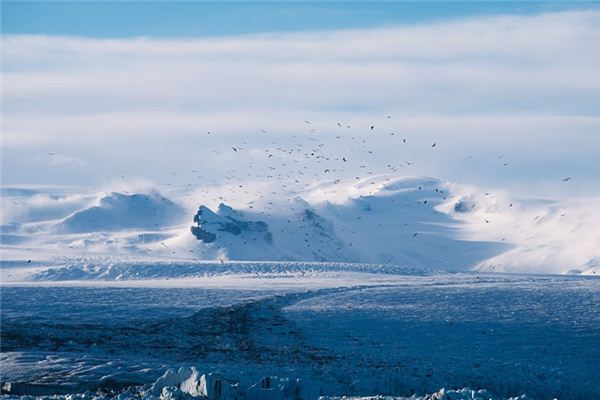 The meaning and symbol of cold wind in dreams