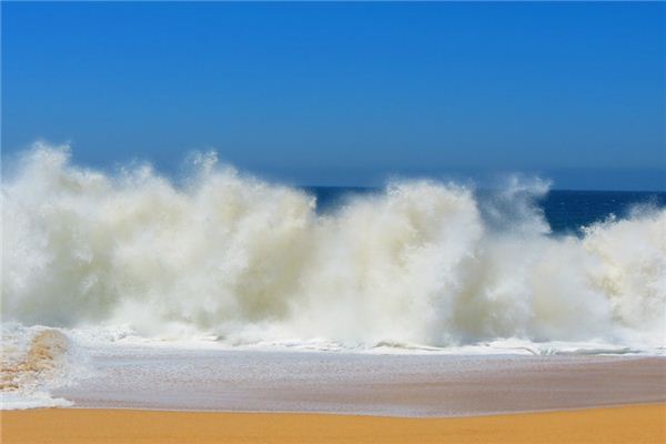 The meaning and symbolism of ocean waves in dreams