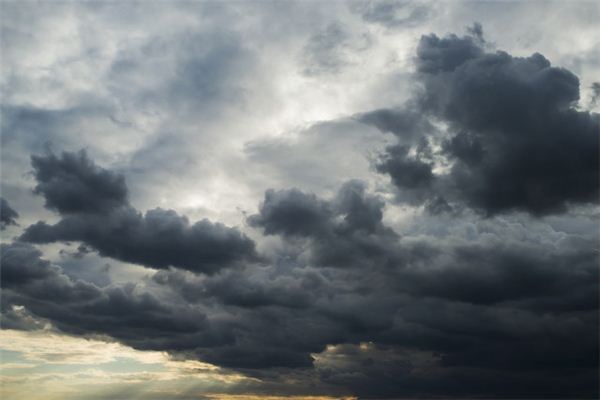 Meaning and Symbolism of Dark Clouds in Dreams