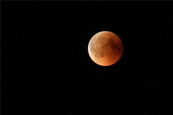 The meaning and symbol of the moon erosion in the dream