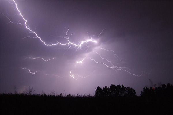 Dreaming of the meaning and symbol of the constant generation of lightning