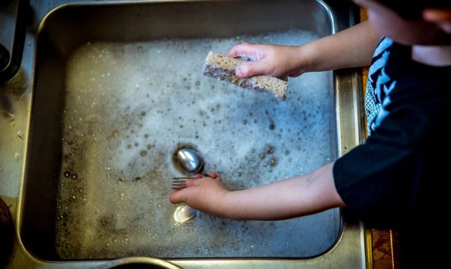 Dreaming of washing dishes -14 symbols and meanings