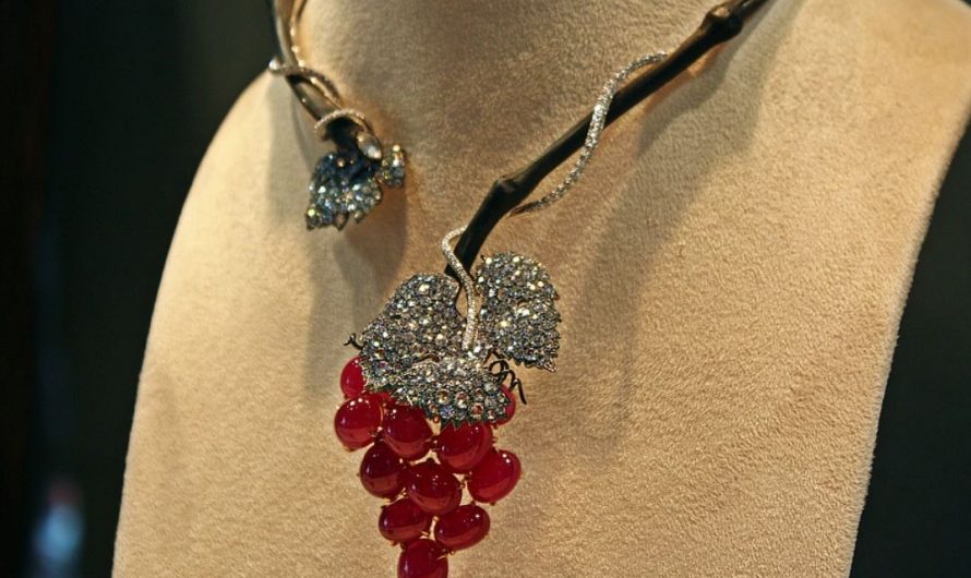 Dreaming of necklaces -16 symbols and meanings