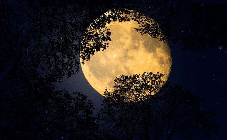 Dream about full moon