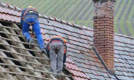 Dreaming of a Roof (12 Symbols and Meanings)