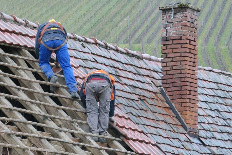 Dreaming of a Roof (12 Symbols and Meanings)